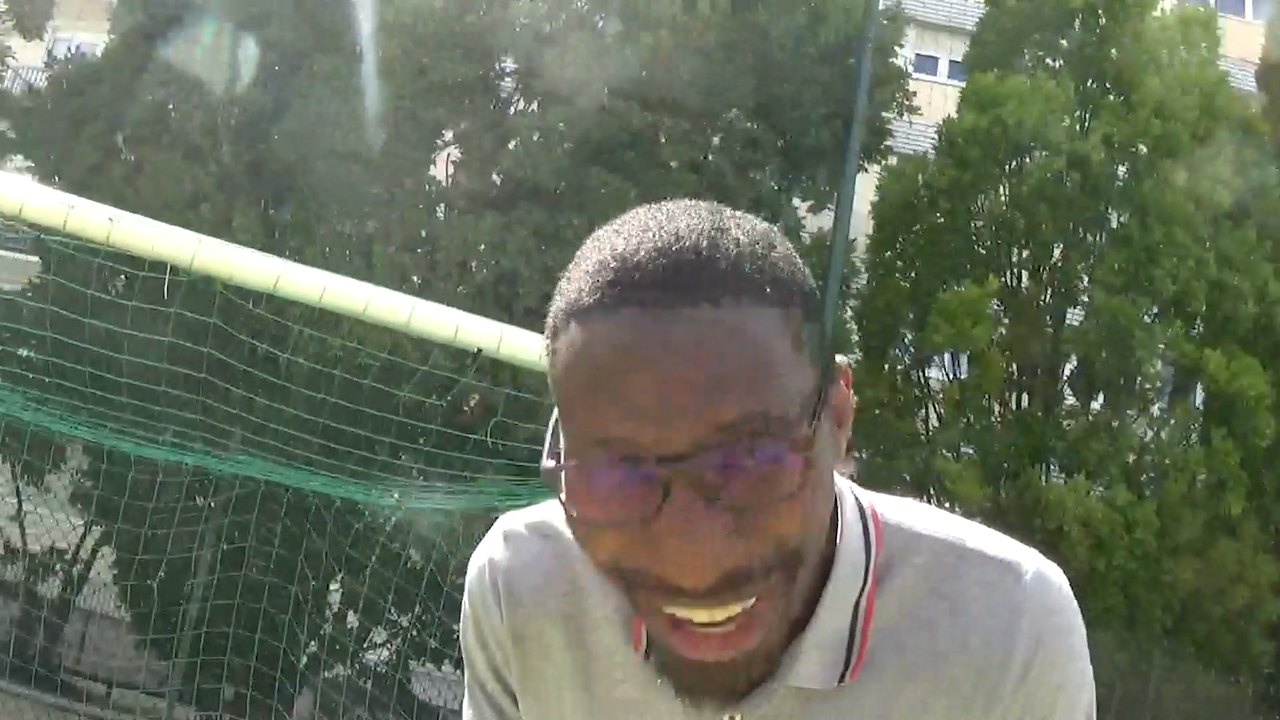 un autre habitant, au stade