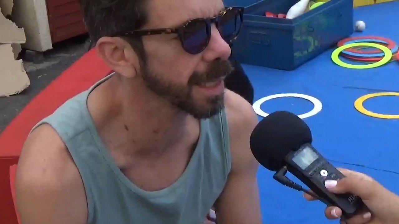 l’animateur de l’atelier de cirque