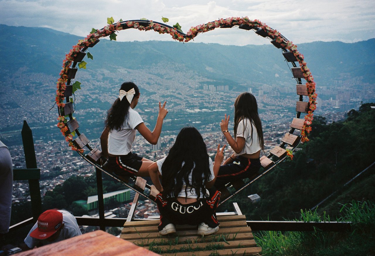 mis amigas · « la comunidad preciosa », Medellín, 2026