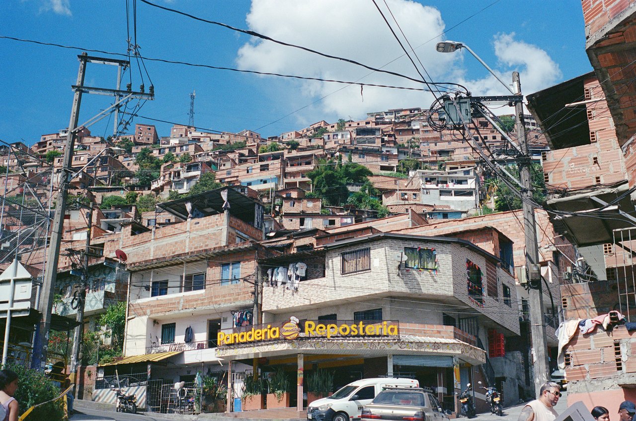 « favela ocho », Llanaditas, Comuna 8, Medellín, 2026