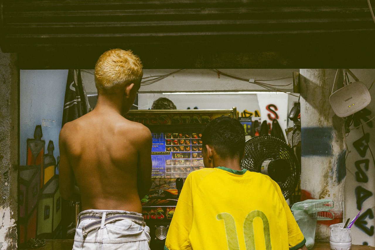 breno y brian, apelones en el juego de la vida · « favela ocho », Rio de Janeiro, 2026