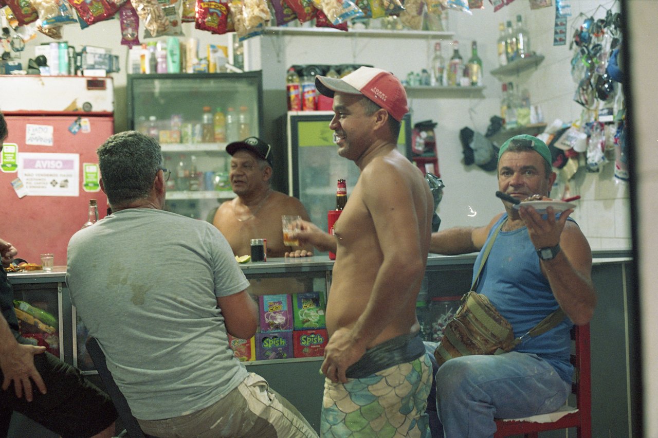 parche de tienda · « favela ocho », Rio de Janeiro, 2026