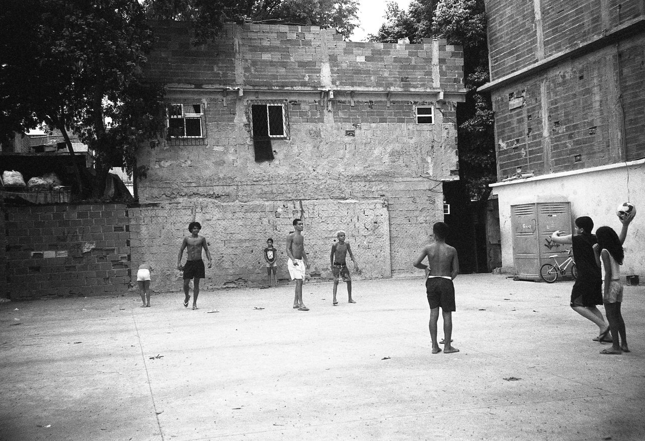 crías del ladrillito · « favela ocho », Rio de Janeiro, 2026