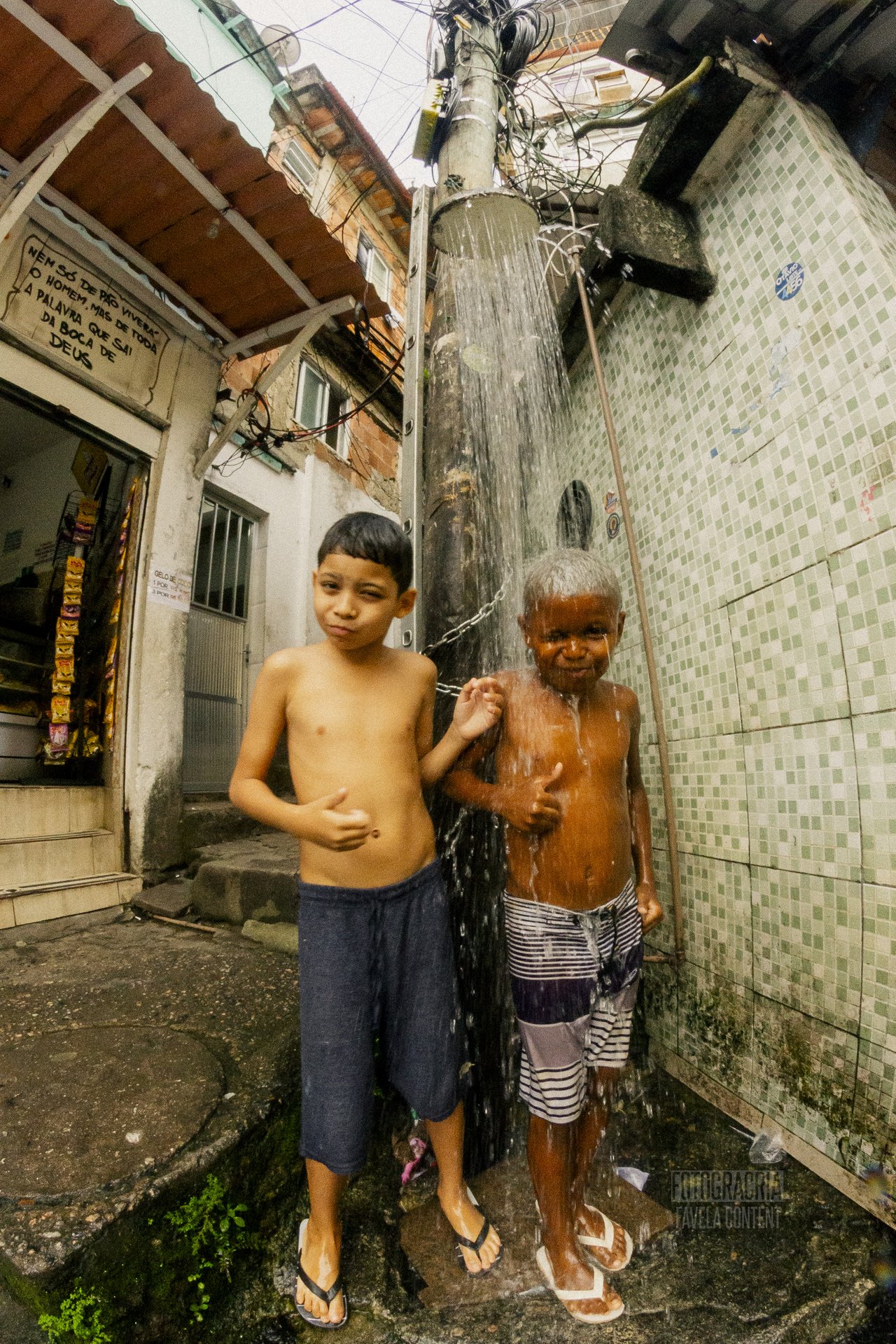 banho dos crias na paula brito · « la galerie des ruches · rencontres la tl », Rio de Janeiro, 2025